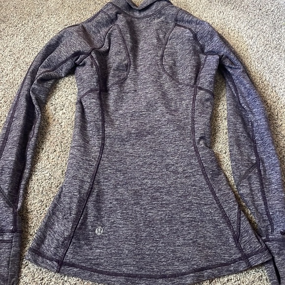 Lululemon purple 1/4 zip size 2 - Picture 5 of 5